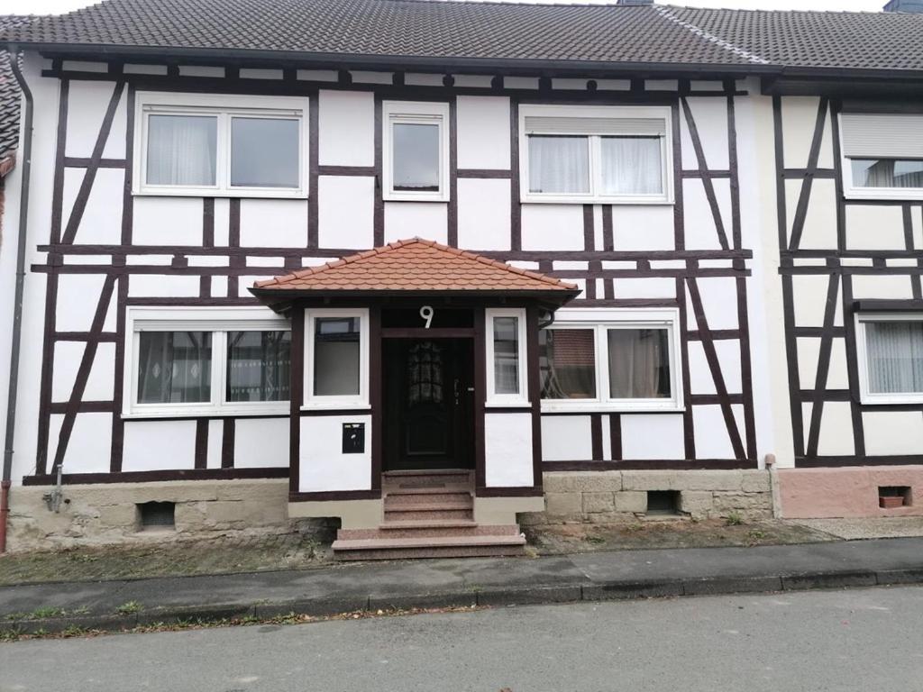 Monteurzimmer Oberlistingen Zweibettzimmer Mit 2 Baedern Breuna Exterior photo